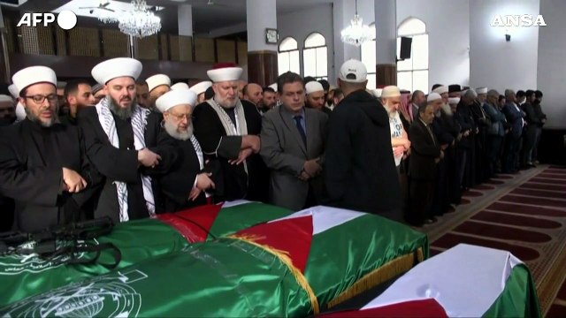 Beirut, oltre mille persone ai funerali di Saleh al-Arouri