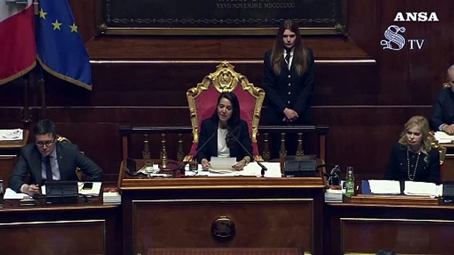 Senato, comunicate le dimissioni di Sgarbi: applauso in Aula