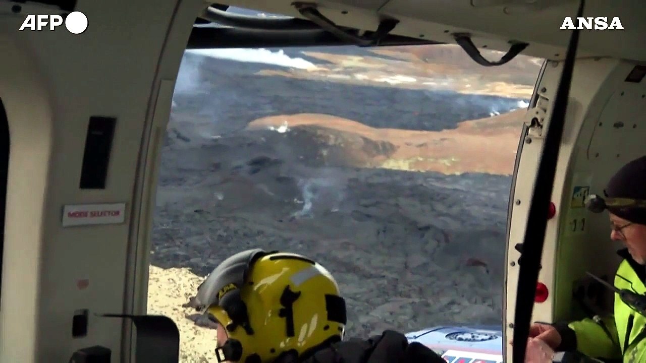 Islanda, la lava solidificata del vulcano a ridosso delle case di Grindavik