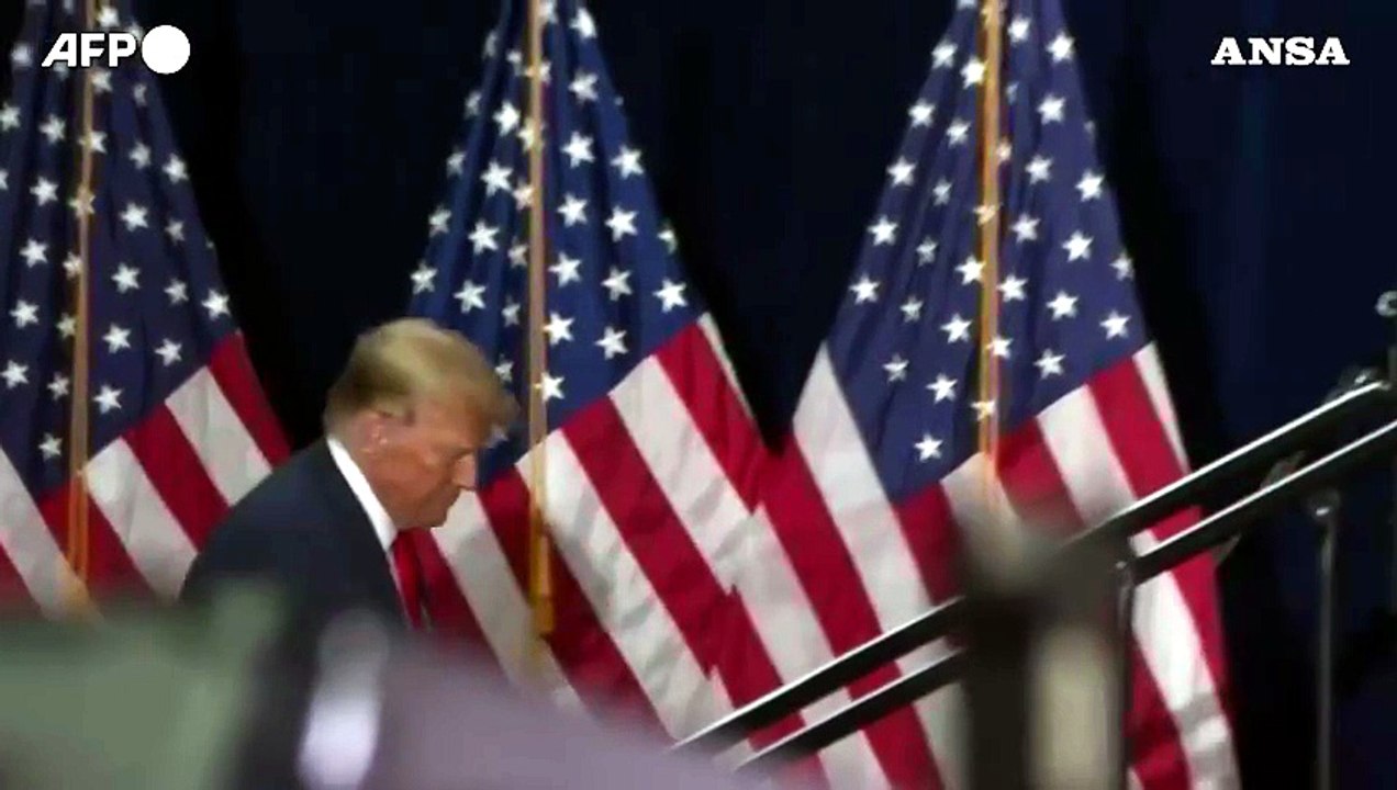 Trump acclamato dai sostenitori in Iowa dopo la vittoria nelle Primarie