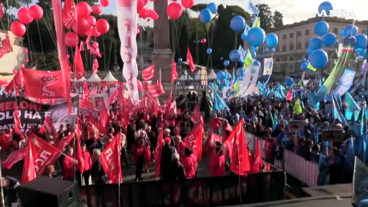 Sciopero, le lavoratrici in piazza del Popolo: "per i nostri diritti e per i nostri figli"