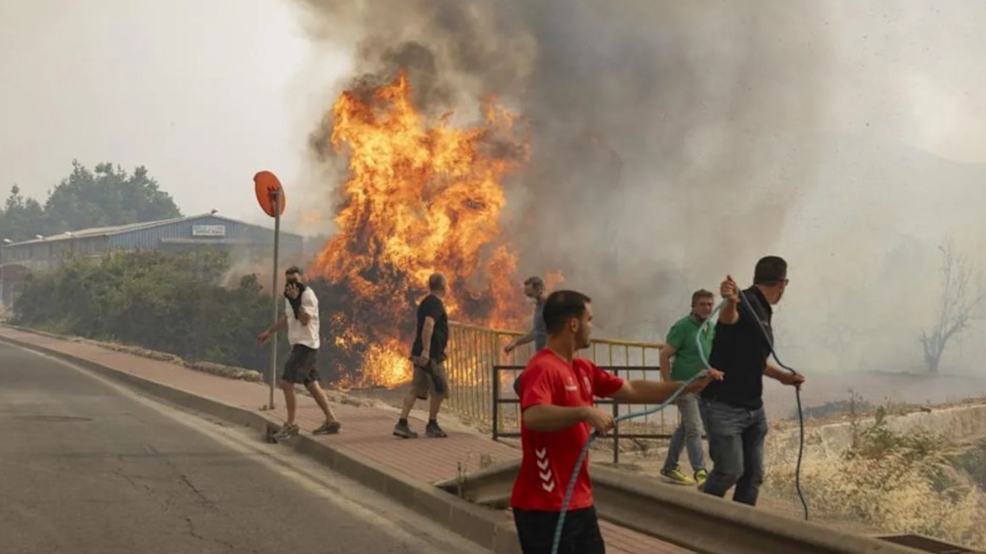 Controlado parcialmente el incendio forestal en la pedanía de Los Garres y Lages: "Ahora mismo no hay riesgo en las viviendas"