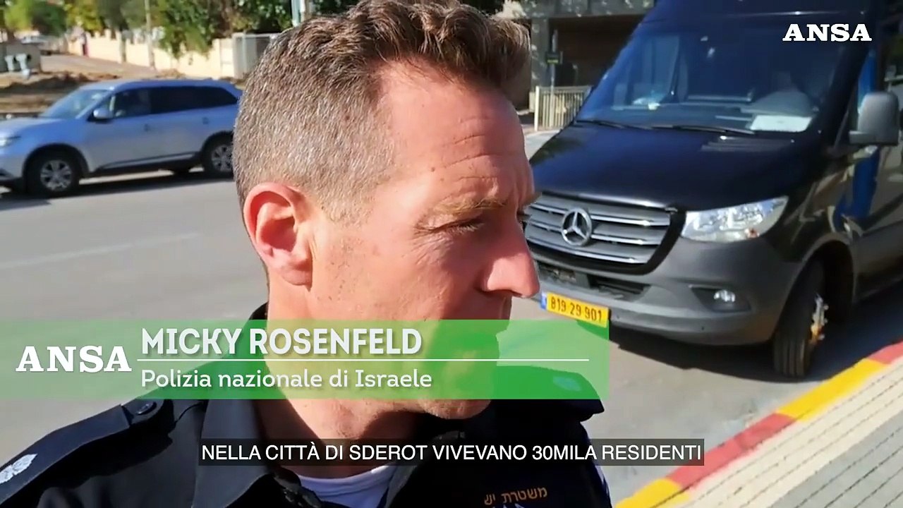 Ai confini di Gaza: Sderot citta' fantasma, l'artiglieria martella la Striscia