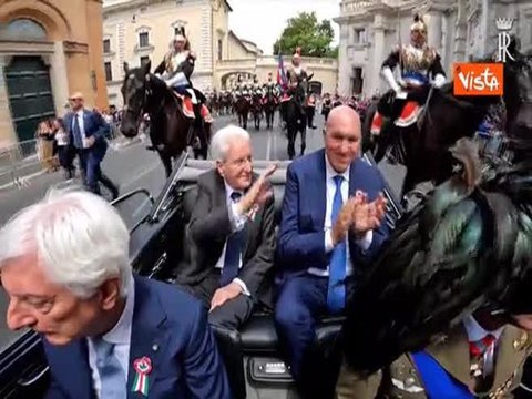 'Sei il migliore', folla saluta Mattarella che va via dai Fori Imperiali a termine Parata 2 giugno