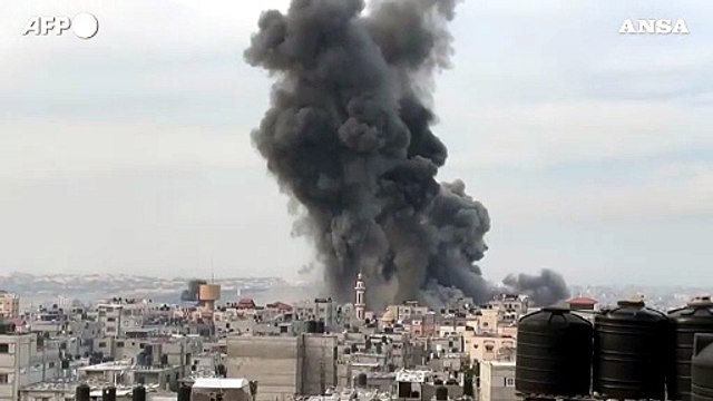 Gaza, attacchi aerei israeliani su Rafah