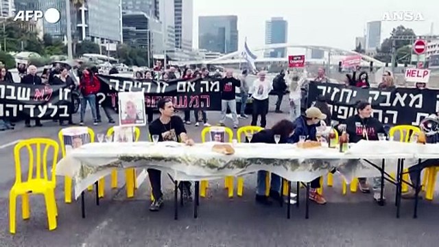 Israele, familiari degli ostaggi bloccano il traffico a Tel Aviv