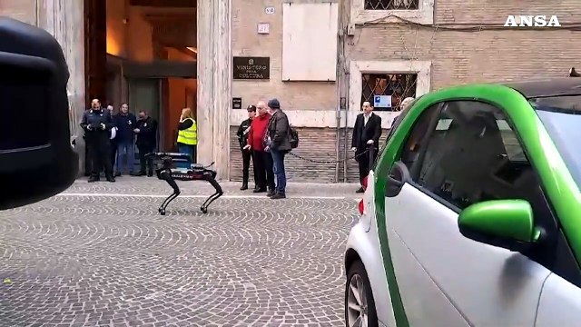 Allarme bomba al Ministero della Cultura: arriva Saetta, il cane-robot degli artificieri