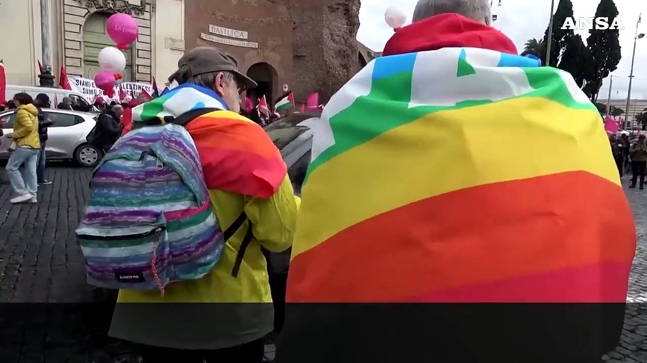 Roma, un'onda di pace ha invaso la Capitale per chiedere la fine delle guerre