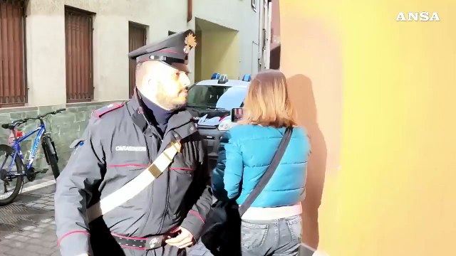 Donna uccisa a coltellate dal marito in casa nel Bergamasco