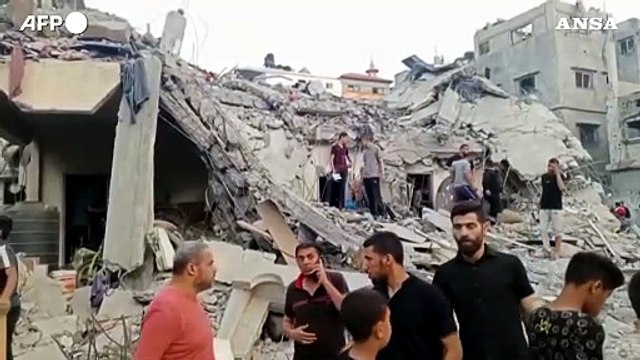 Gaza, macerie a Deir El-Balah dopo l'ennesimo attacco israeliano