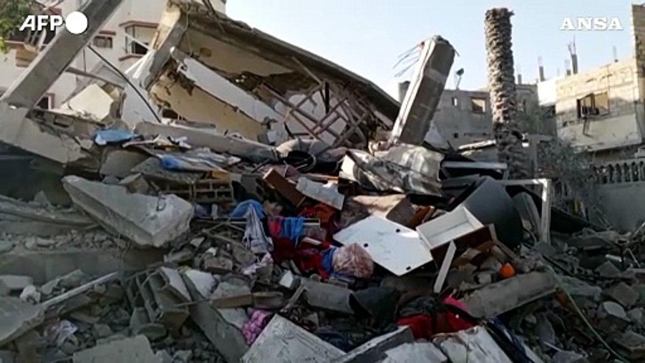 Gaza, il campo profughi di Maghazi in macerie