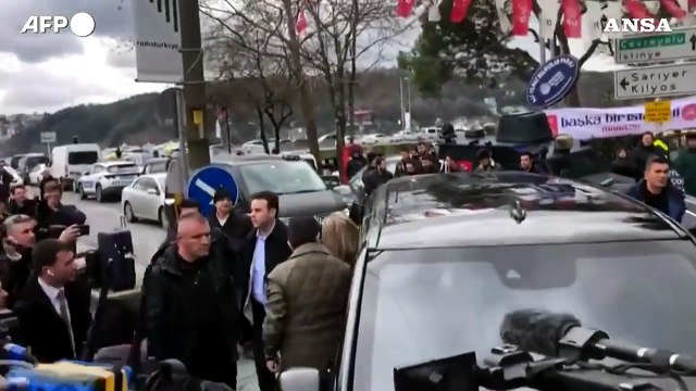 Istanbul, il sindaco sul luogo dell'attacco alla chiesa italiana