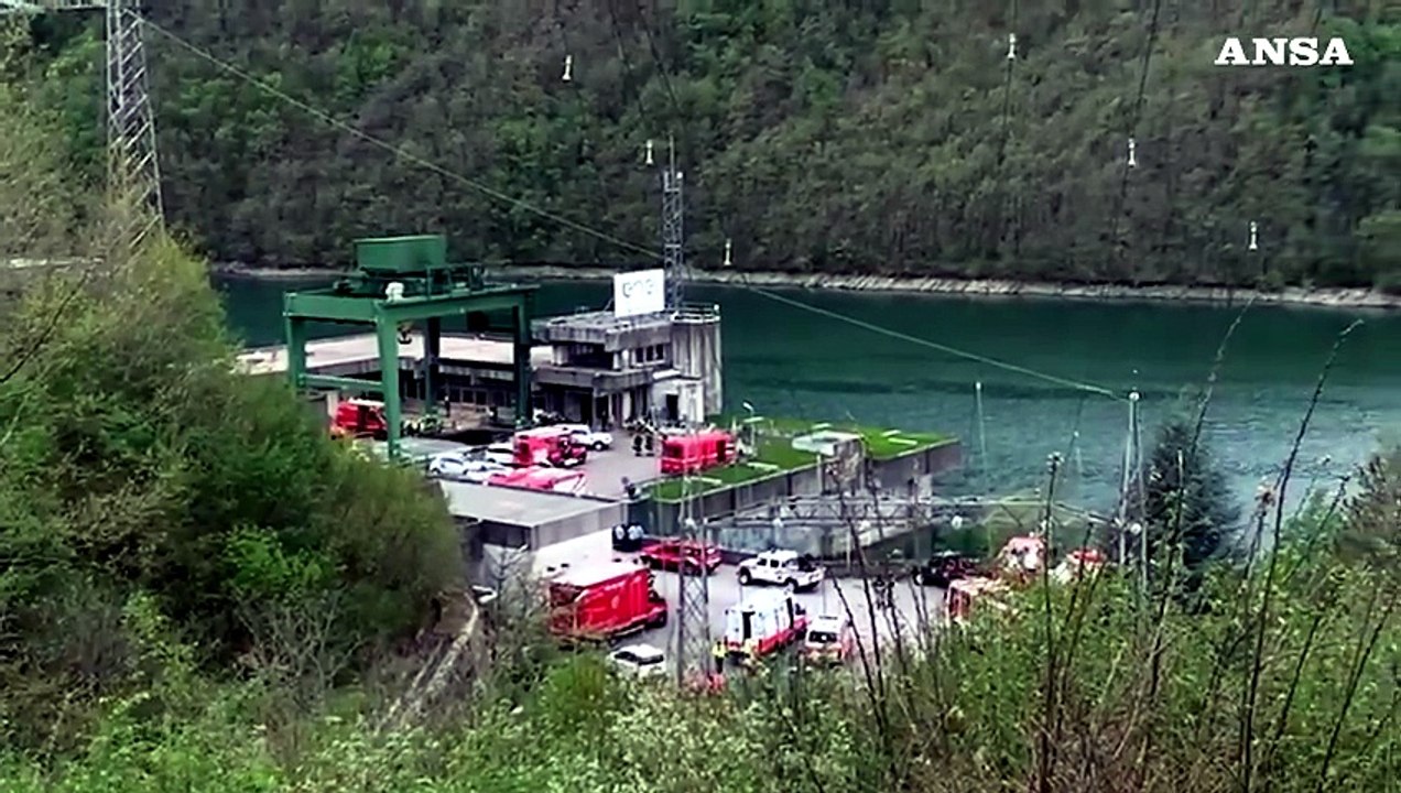 Esplosione alla centrale, Vigili del fuoco e soccorsi sul posto