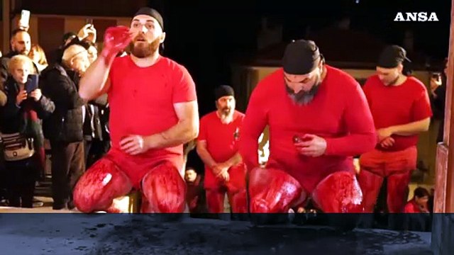 Rito dei battenti in Calabria, un flagellante: Lo faccio per la mia forte devozione