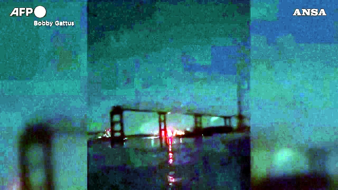 Crollo a Baltimora, il ponte collassato dopo l'impatto con la nave