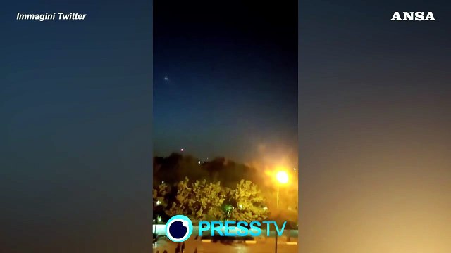 Israele attacca l'Iran, la difesa aerea abbatte diversi droni vicino a Isfahan