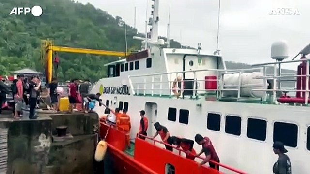 Vulcano in eruzione in Indonesia, evacuati detenuti e residenti