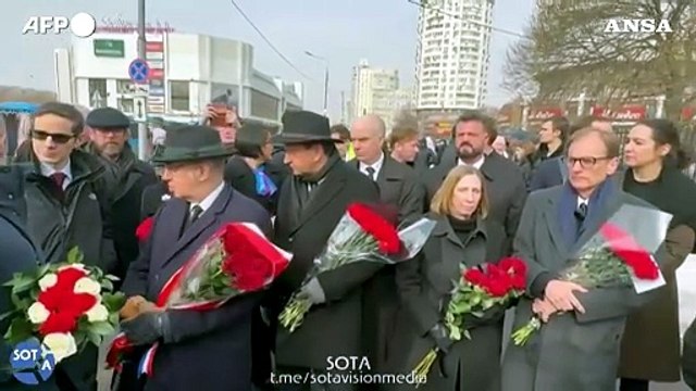 Gli ambasciatori di Stati Uniti, Francia e Germania rendono omaggio a Navalny