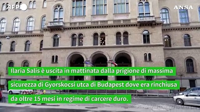Budapest, Ilaria Salis esce dal carcere dopo 15 mesi e va ai domiciliari