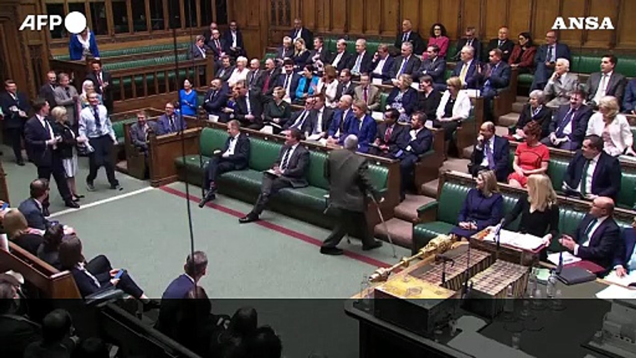 Gb, deputato Tory torna dopo le amputazioni: tr...