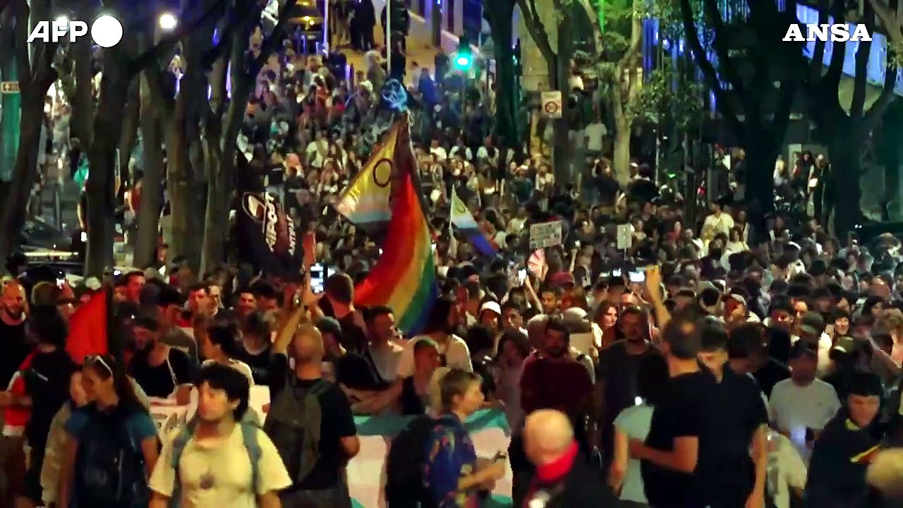 "Siamo tutti antifascisti", a Parigi si festeggia anche col coro in italiano