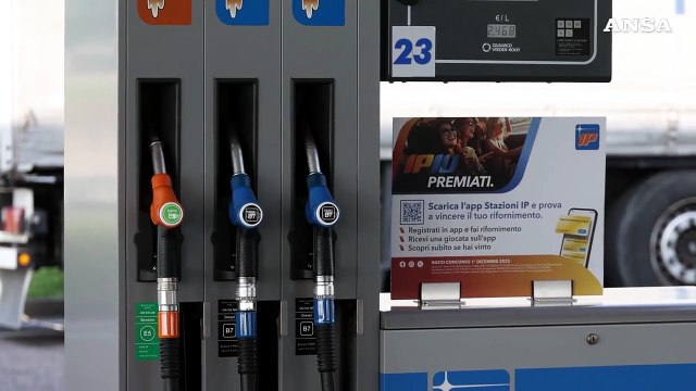 Benzina ai massimi da sei mesi, al self sopra 1,9 euro
