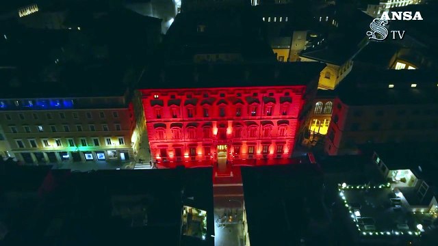Senato, la facciata di Palazzo Madama illuminata di rosso