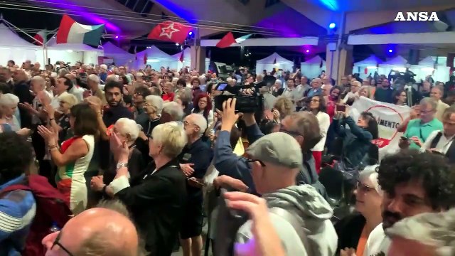 Festa Anpi a Bologna: Schlein, Fratoianni, Bonelli e Magi cantano Bella Ciao sul palco
