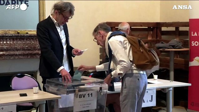 Aperte le urne in Francia per un ballottaggio ad alta tensione