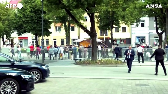 Slovacchia, il premier Robert Fico ferito a colpi di pistola