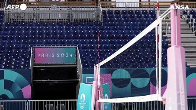 Parigi 2024, l'arena del beach volley ai piedi della Torre Eiffel