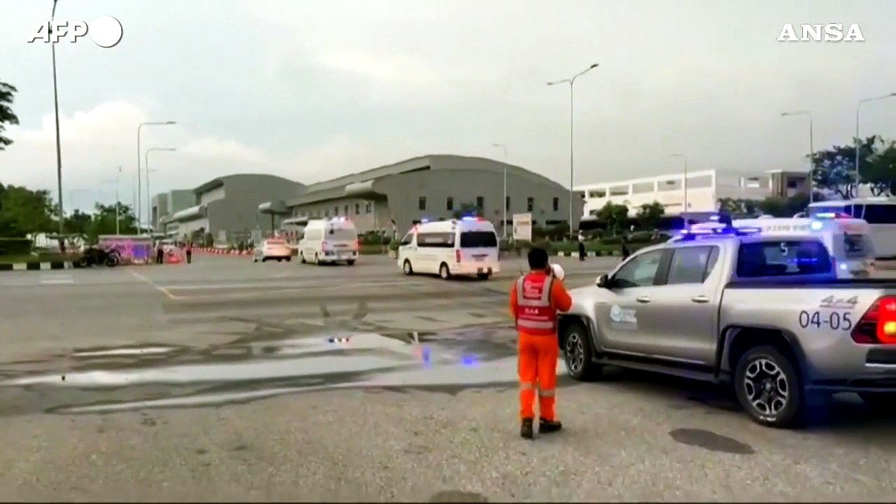 Turbolenze su un volo Singapore Airlines, un morto e diversi feriti