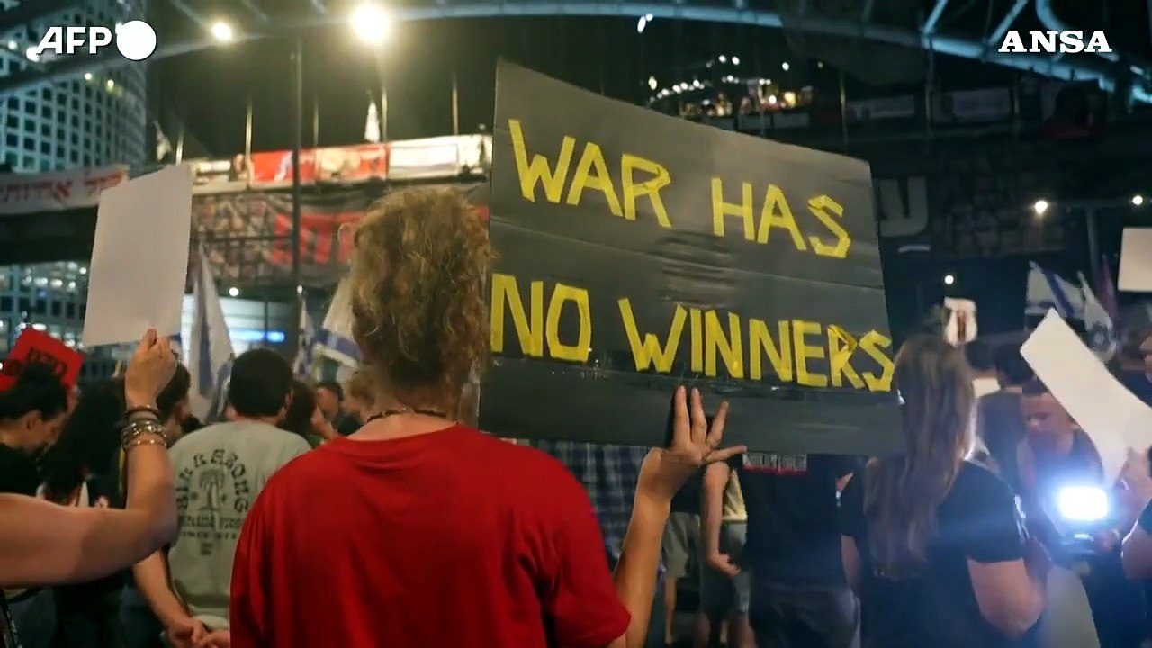 Migliaia in strada a Tel Aviv per protestare contro il governo