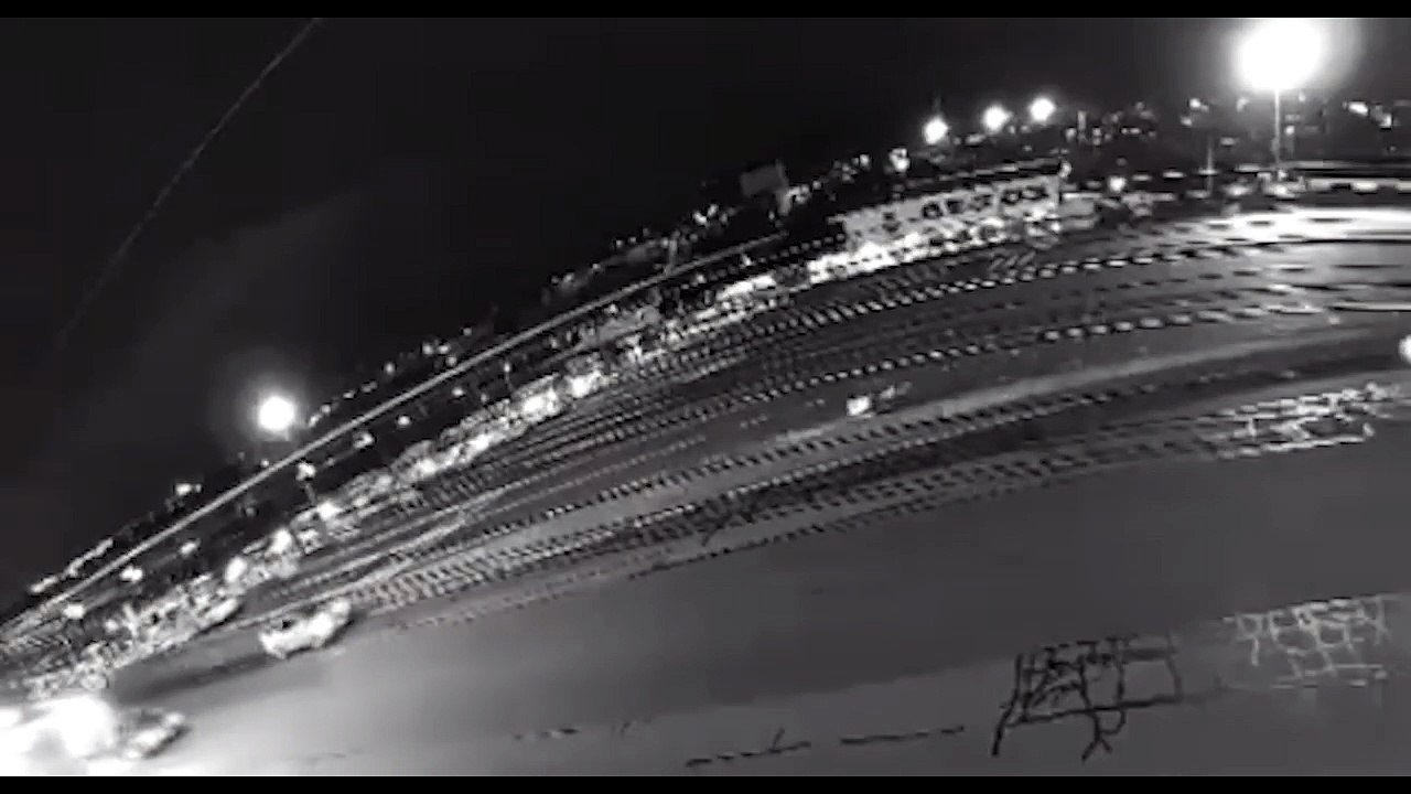 tn7-momento-exacto-en-el-que-un-vehiculo-colisiona-contra-una-caseta-del-peaje-en-escazu-y-explota-020626