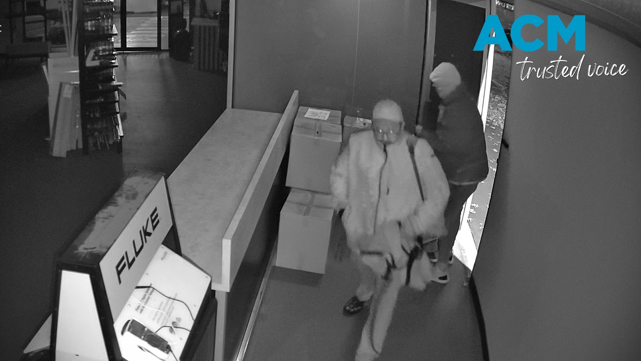 Tradie tool thieves caught on camera after Southbank burglary