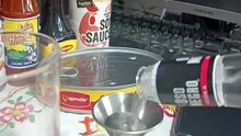 sirviendo un trago de vodka oso negro en la oficina mientras les cuento lo que esta pasando #shorts
