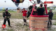 Kapadokya'da JÖAK paraşüt timi sıcak hava balonundan atladı