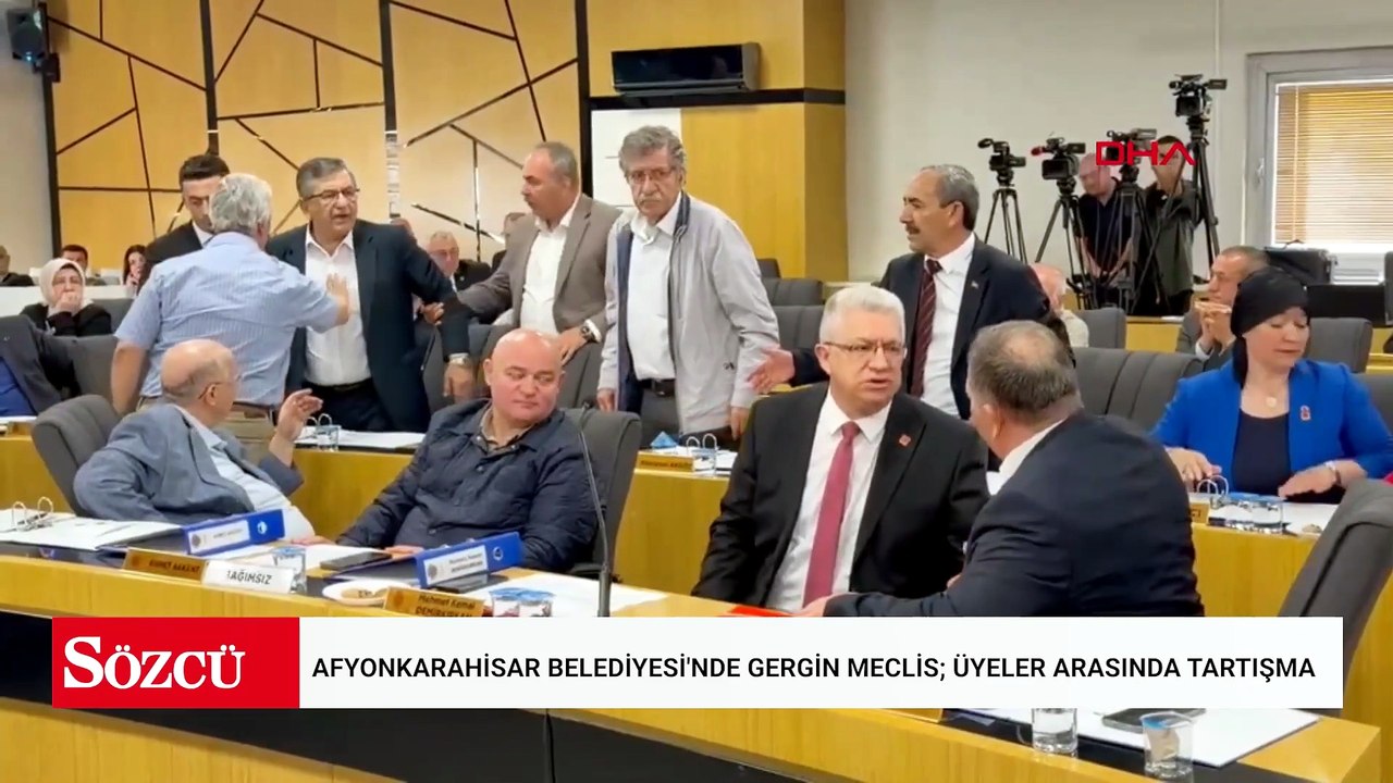 Afyonkarahisar Belediyesi'nde gergin meclis; üy...