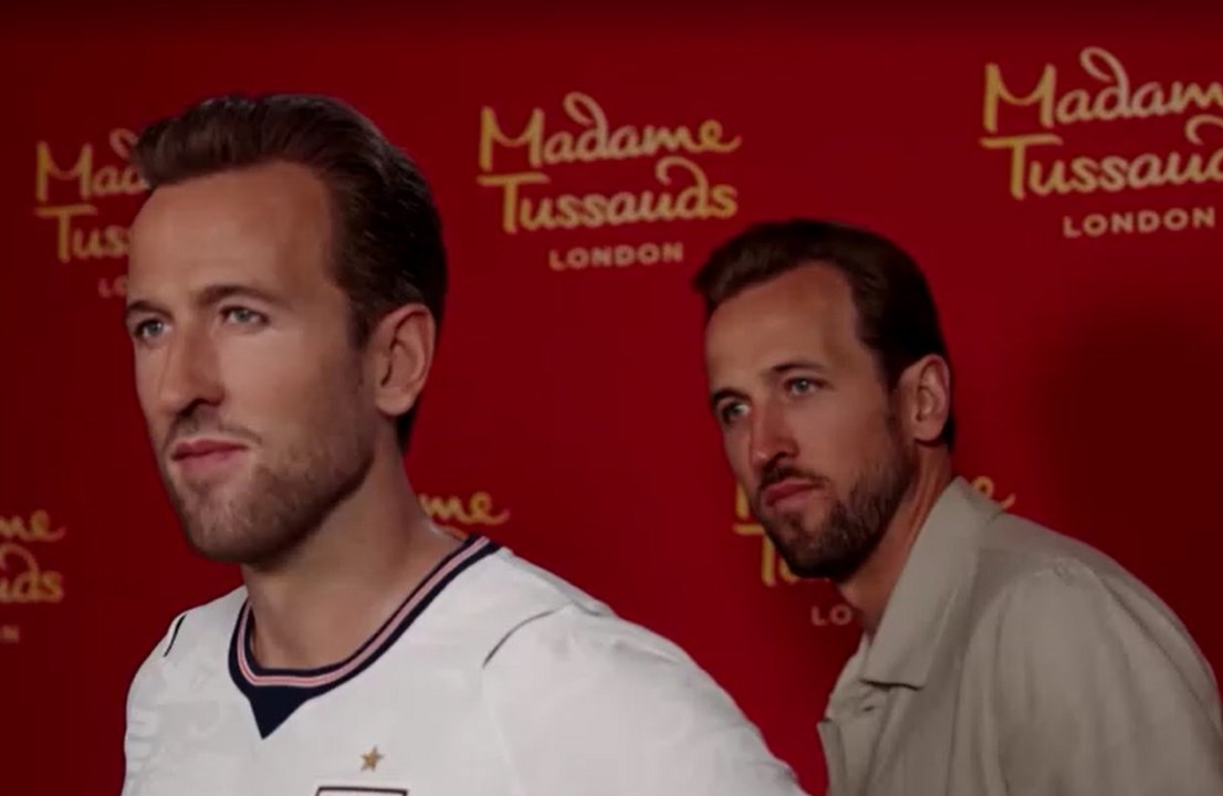Kane in vista alla sua statua di cera: la reazione è da ridere