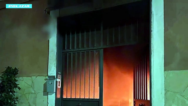 In 7 salvati dalle fiamme in un palazzo di Catania. Arrestato un 29enne sorpreso a disfarsi della droga nel mezzo dei soccorsi