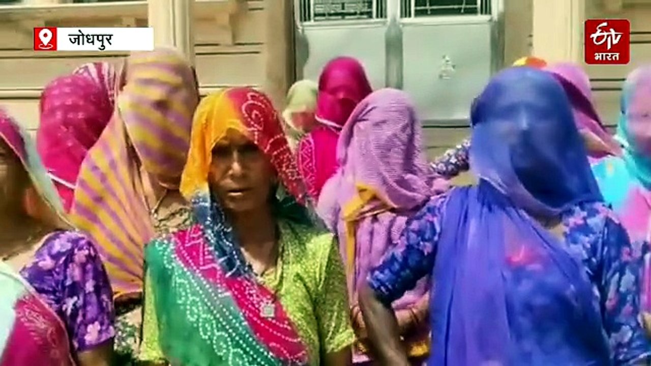 ग्रामीणों ने प्रदर्शन कर मांगा पानी, तो राजकार्य में बाधा का मुकदमा दर्ज, गहलोत ने कसा तंज