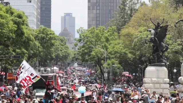 Trabajadoras sexuales marchan contra obras del Mundial de fútbol en la Ciudad de México