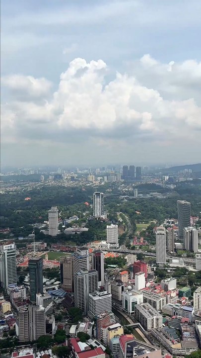 SURPLOMBER toute la ville de Kuala Lumpur