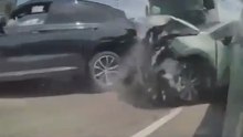 [2/06/2026] Enorme accident: un camion emboutit 20 voitures à Antibes