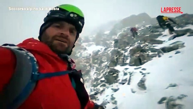 Montagna, recuperati nella notte 2 alpinisti bloccati su Dente del Gigante: le immagini dei soccorsi