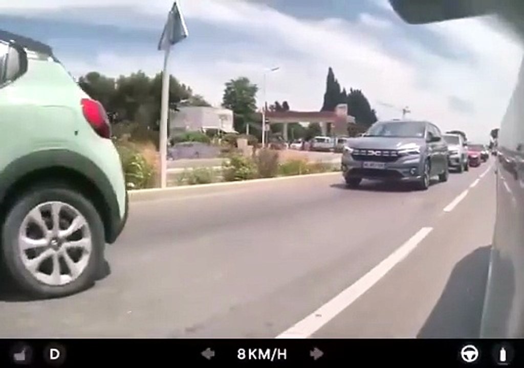 Antibes : un carambolage filmé par une Tesla avec une vingtaine de véhicules impliqués