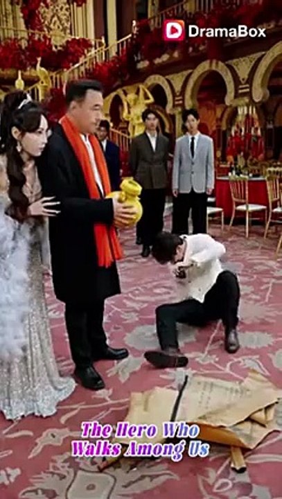 Ex-Supreme Commander Now Sweeps Streets�Daughter-In-Law Threw Him Out, Then He Met a CEO - DramaBox