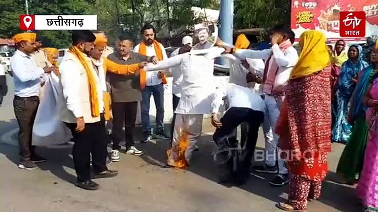 रायपुर में राष्ट्रीय बजरंग दल ने फूंका महंत का पुतला, जगदगुरु रामभद्राचार्य पर नेता प्रतिपक्ष की टिप्पणी से बढ़ी नाराजगी