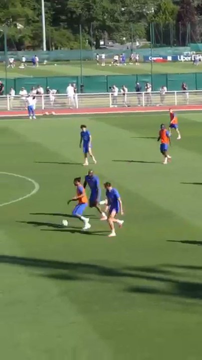 El increíble regate de Olise en el entrenamiento de la selección francesa
