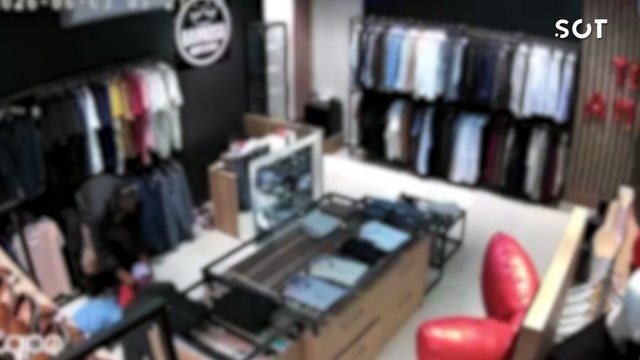 Ladrão é flagrado por câmera após invadir loja de roupas e furtar produtos em Cascavel